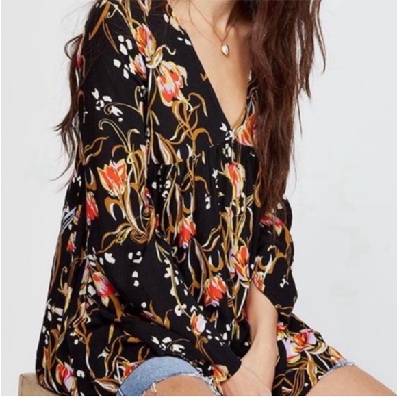 New Free People Bella V Neck Floral Print Tunic in Onyx Combo - Picture 1 of 14